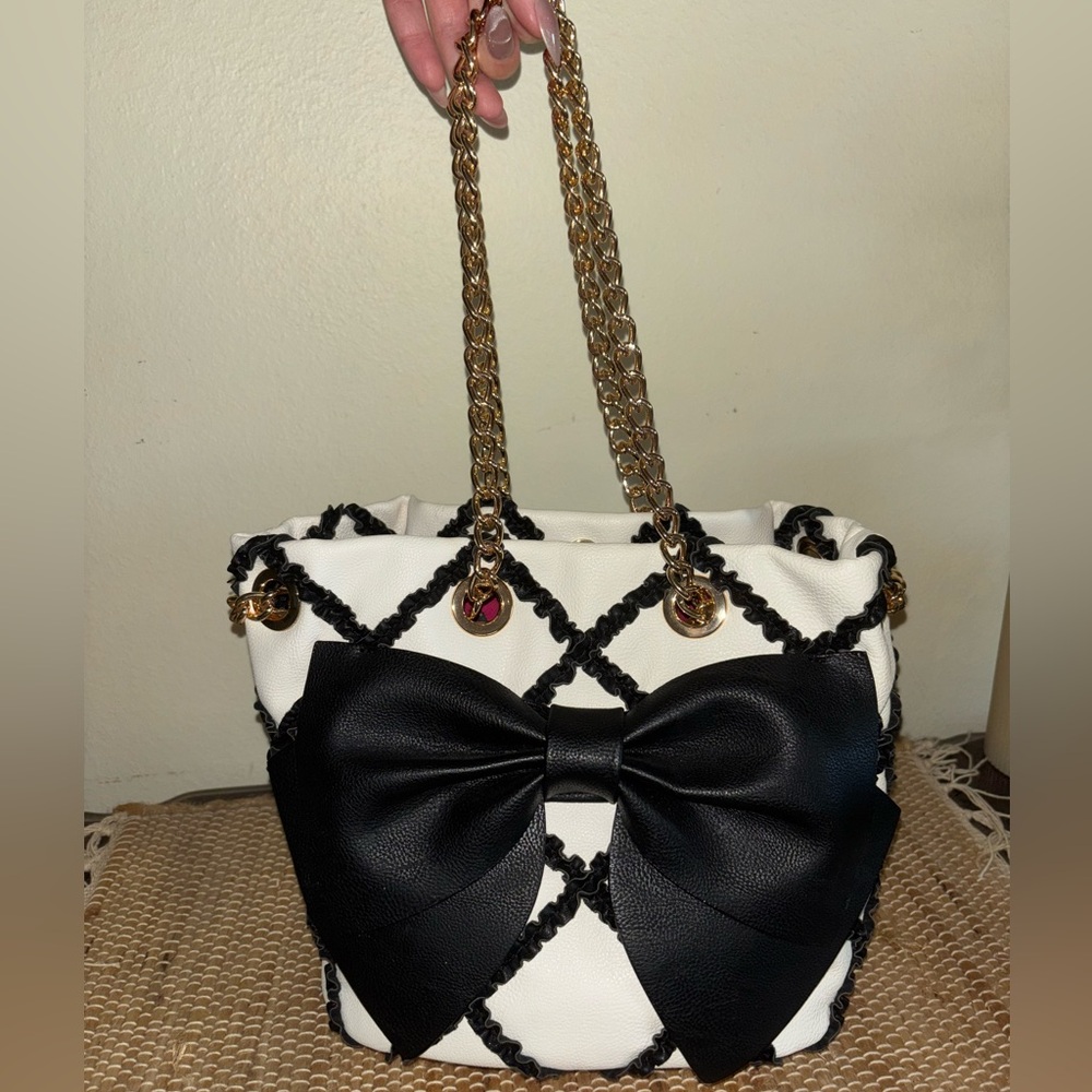 Women’s White & Black Bow Chain-Handle Tote